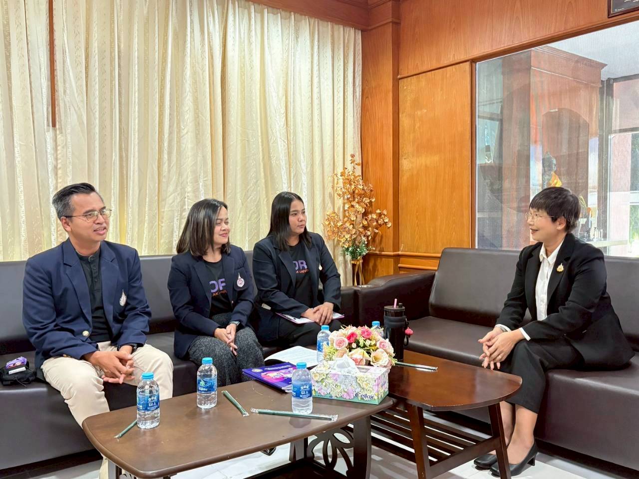 ผู้ร่วมรายการระเบียงใต้